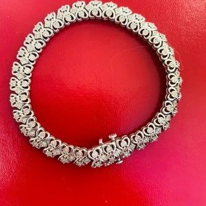 Diamond tennis bracelet total one carat, platinum.  Nwt